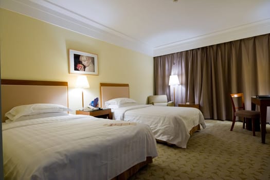 double-bed hotel interior (photo)
