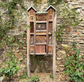 Insect hotels serve insects,especially wild bees,as shelter and breeding grounds. Insect hotels serve insects,especially wild bees,as a shelter and breeding ground.