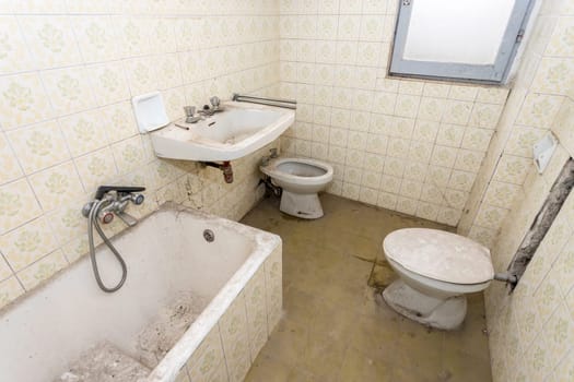 Old vintage bathroom to renovated. Restoration to do. Dirt.