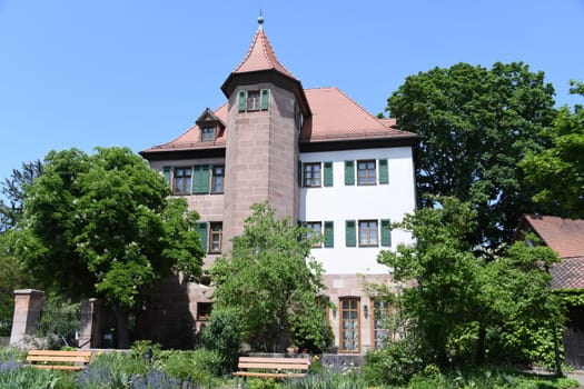 The Schwaiger Castle from the 15th century has a polygonal stair tower. The municipality of Schwaig is located in the Pegnitz valley near Nuremberg. The building is a listed building. The annual castle festival takes place there.