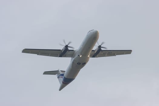 30 November 2022 PORTUGAL, LISBON: A small plane with propellers on its wings takes off into the sky. Mid shot