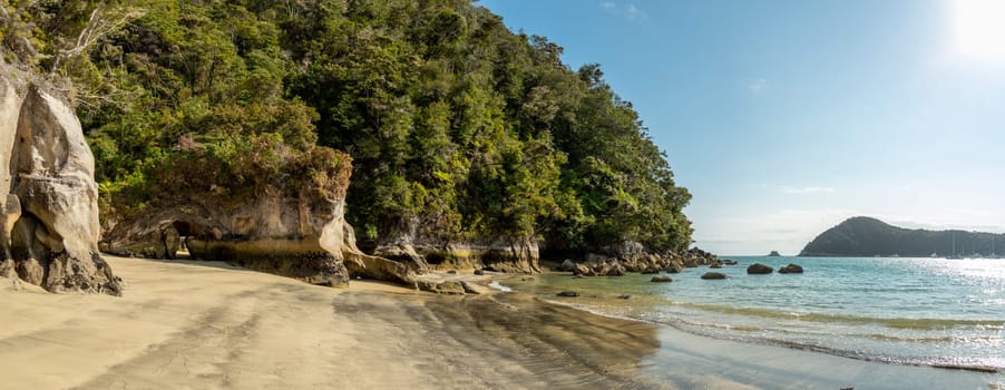 Torrent bay of Abel Tasman National Park in summer, New Zealand
