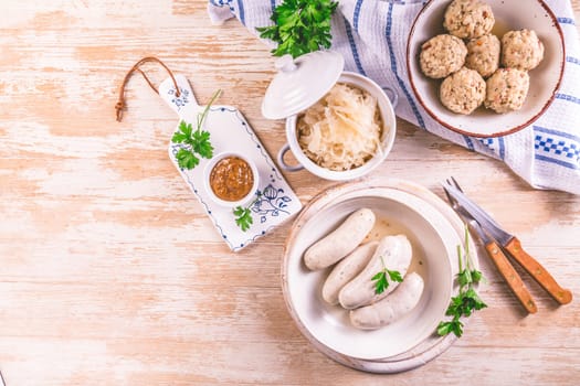 Bavarian white sausages with sauerkraut and bread dumplings, with mustard.