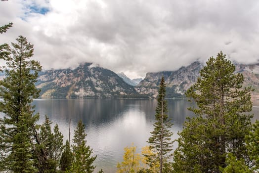 Panoramic view of the Grand Teton mountain chain and a lake in Wyoming, USA