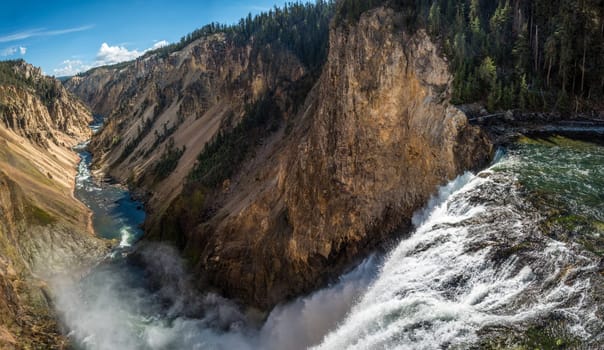 River flowing through the popular Grand Canyon of the Yellowstone, USA