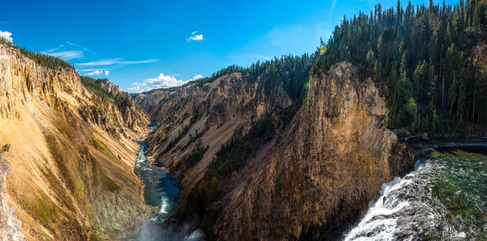 River flowing through the popular Grand Canyon of the Yellowstone, USA