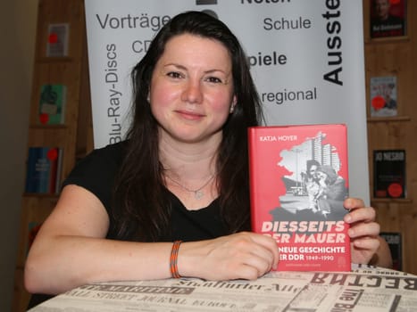 Autorenlesung mit Katja Hoyer aus ihrem Bestseller Diesseits der Mauer am 12.09.2023 in der Stadtbibliothek Magdeburg