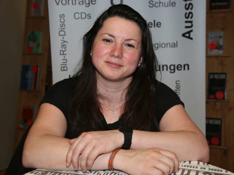 Autorenlesung mit Katja Hoyer aus ihrem Bestseller Diesseits der Mauer am 12.09.2023 in der Stadtbibliothek Magdeburg