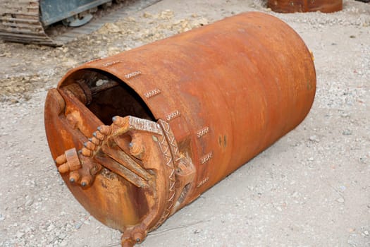 Detail of a drill of a caisson to empty the caisson, diamond drill heads.