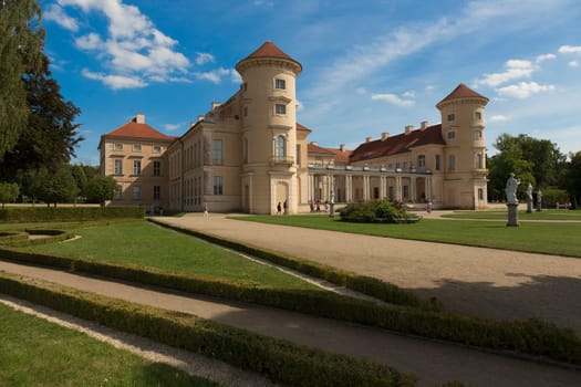 Schloss Reinsberg mit dem kleinen Park davor