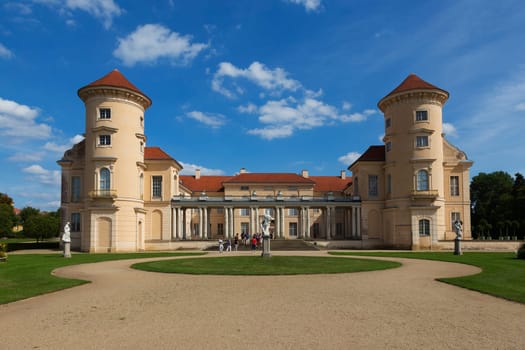 Schloss Reinsberg mit dem kleinen Park davor