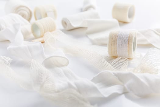 First aid, injury protecting wrapping and wound dressing concept