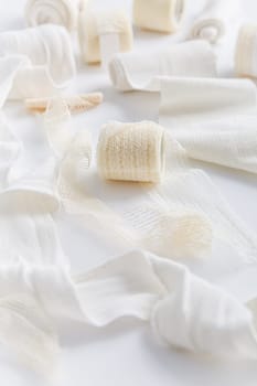 First aid, injury protecting wrapping and wound dressing concept