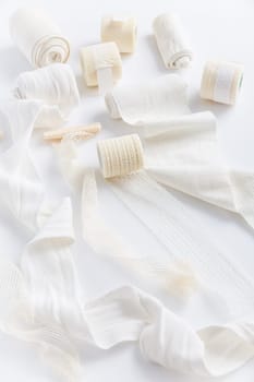 First aid, injury protecting wrapping and wound dressing concept