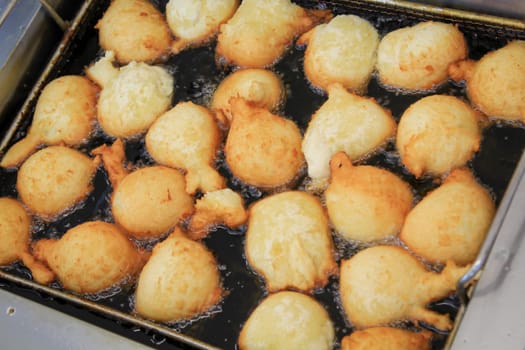Quarkbällchen are small doughnuts made of yeast dough that are baked here in an oil bath.
