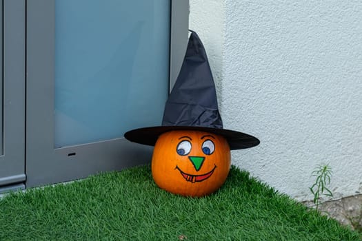 Halloween pumpkin llaughing with black hat