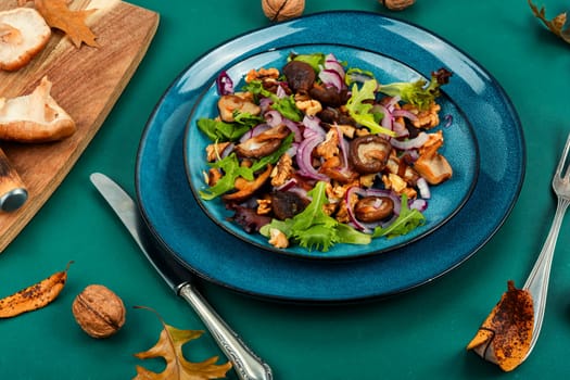 Dietetic warm salad with grilled forest mushrooms, onions, herbs and walnuts.