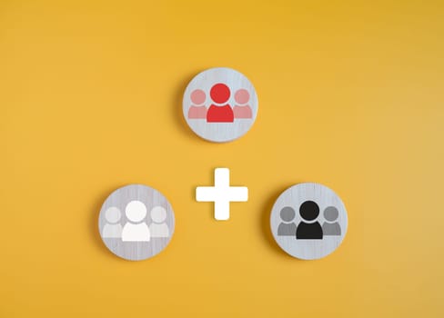 Circle board with employee icons on a yellow background shows the concept of human resource management and teamwork and coordination.