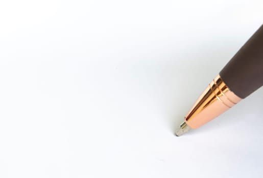 Close-up of pen on white notepad with customizable space for text or ideas.