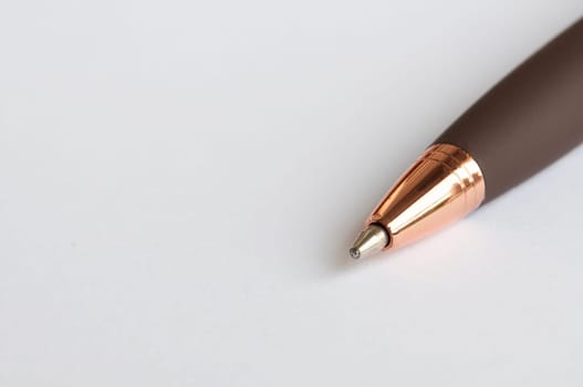 Close-up of pen on white notepad with customizable space for text.