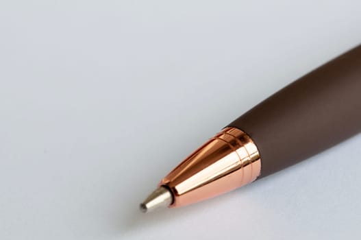 Close-up of pen on white notepad with customizable space for text.