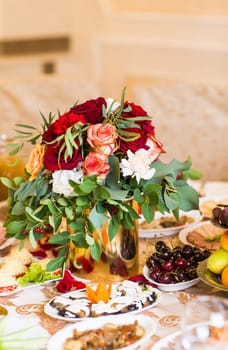 Floral decoration on festive table. floral arrangement in the design of a festive table