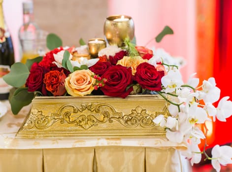 Floral decoration on festive table. floral arrangement in the design of a festive table