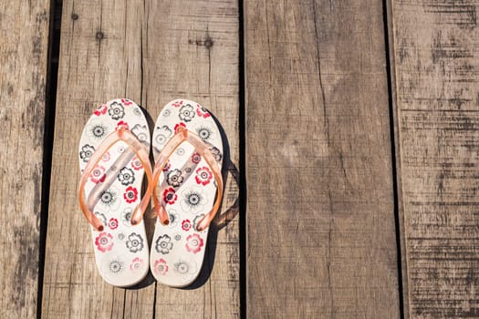 Flip flop on wooden background. relaxation and summer concept