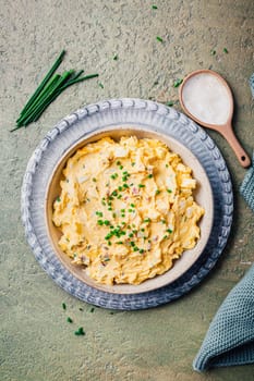 Egg spread with cream cheese, egg and chives