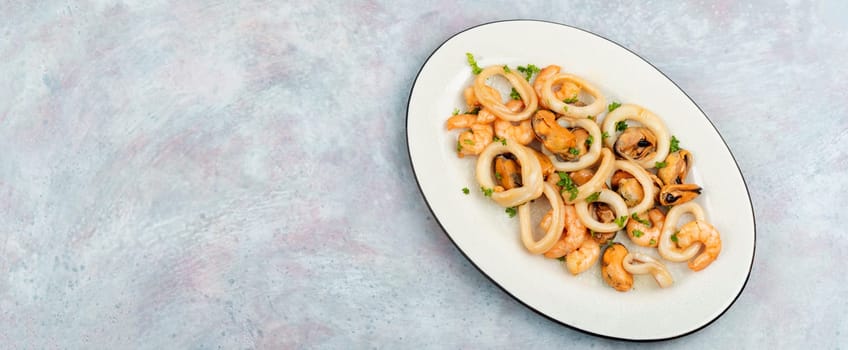 Roasted mussels, squid and shrimp. Seafood plate