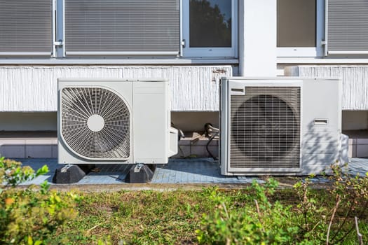 Dual Inverter, combination of heating and cooling pump, installed on industrial building