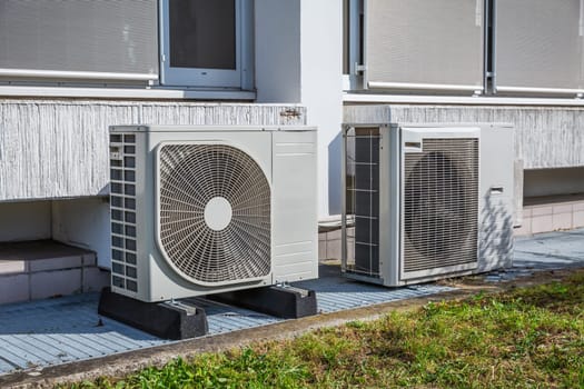 Dual Inverter, combination of heating and cooling pump, installed on industrial building