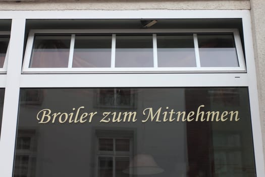 The word broiler is a regionally common term for fried chicken (roast chicken), especially in the territory of the former GDR
