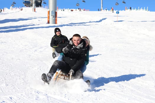 Feldberg - Opening of the winter sports season 2023-24  In picture-perfect weather with blue skies,pure sunshine and over half a metre of snow,the ski season was opened on the 1,493-metre-high Feldberg (Breisgau-Hochschwarzwald district). Several hundred winter sports enthusiasts frolicked in the snow on skis and snowboards. Others took the opportunity for a first winter walk or a toboggan ride in a dreamlike snow-covered winter landscape on the Höchsten. But in the next few days the weather is expected to become more unstable again