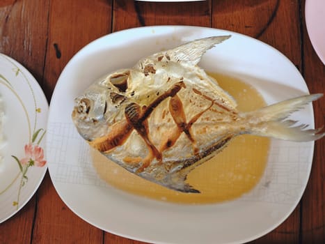 Thai sea food , Deep fried promfet with fish sauce , Daeng Seafood Restaurant (The real original shop for over 40 years)
