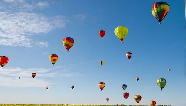 Colorful balloons in the blue sky - Illustration KI generated