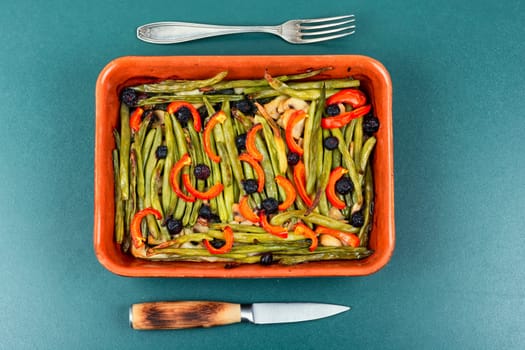 Baked open vegetable pie with green or bush beans and bell peppers.