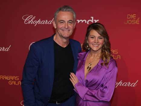Robert Lohr und Luise Bähr bei 29. Jose Carreras Gala 2023 am 14.12.2023 in Media City Leipzig