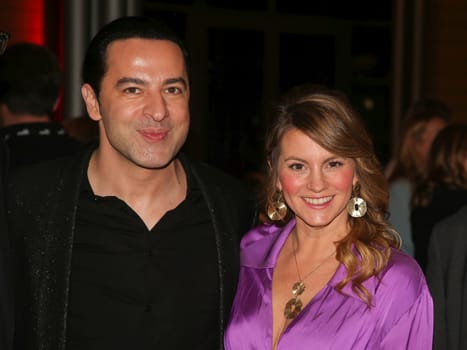 Bülent Ceylan und Luise Bähr bei 29. Jose Carreras Gala 2023 am 14.12.2023 in Media City Leipzig