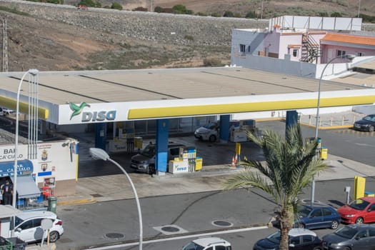 DISA-Tankstelle, Maspalomas, Gran Canaria, Spanien DISA ist das erste kanarische Unternehmen für den Vertrieb von Energieprodukten und der erste unabhängige Betreiber von Tankstellen im ganzen Land