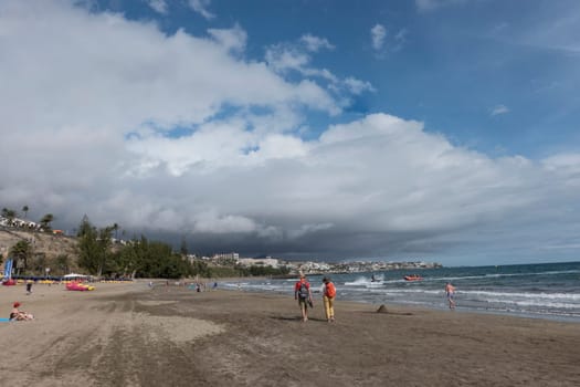 Blick vom Strand Playa del Ingles nach Norden, Maspalomas, Gran Canaria, Spanien