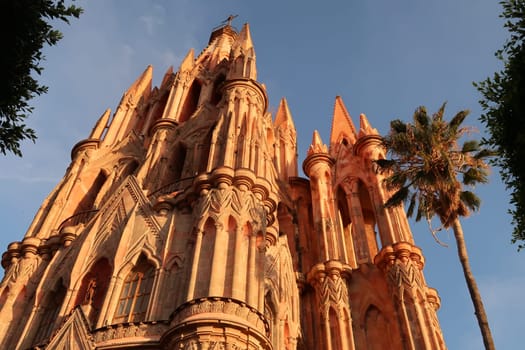 The beautiful upper facade of the church/cathedral Parroquia de San Miguel Arcangel in San Miguel de Allende at sunset, Mexico 2022
