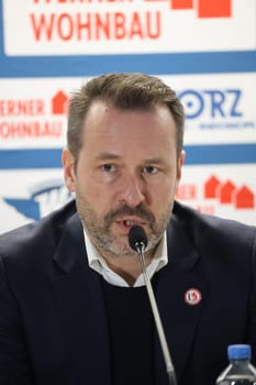 Coach Thomas Dolak (Düsseldorfer EG / DEG) at the press conference,PK after the match of the DEL 23-24,37. Sptg.: Schwenninger Wild Wings vs Düsseldorfer EG (DEG)