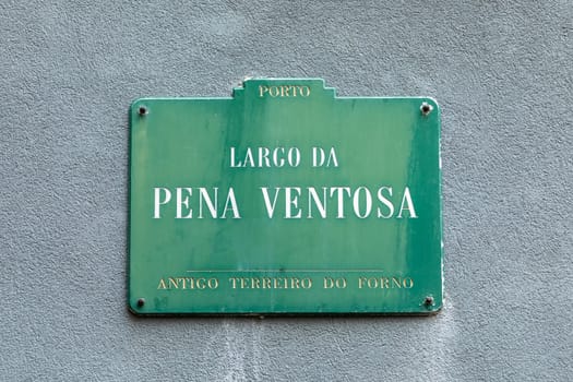 street name largo da pena Ventosa - engl -lake von Pena Ventosa -  on old traditional tiles in Porto, Portugal
