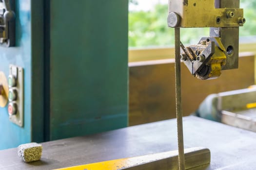 Jig saw machine old in workshop cut material