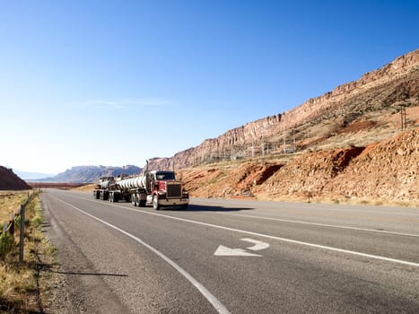 Nature National Park, Utah. The landscape and rocks. Roads and propinki Park, Utah.