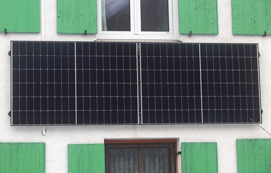 A balcony power plant for generating electricity on a house wall