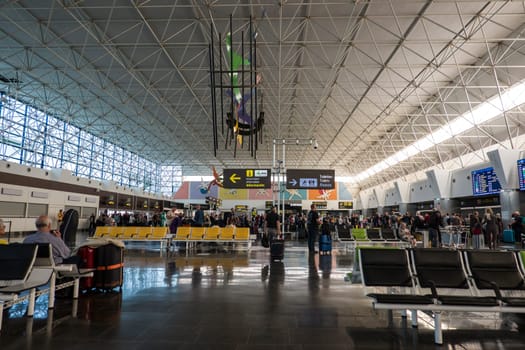 Warteschlangen beim Check-In am Flughafen - Symbolbild, Gran Canaria, Kanarische Inseln, Spanien