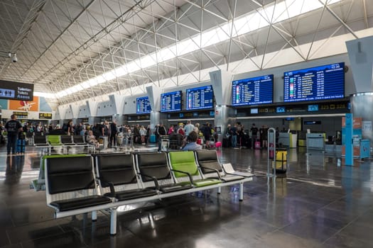 Warteschlangen beim Check-In am Flughafen - Symbolbild, Gran Canaria, Kanarische Inseln, Spanien