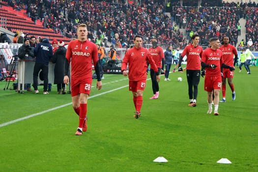 The Freiburg players with Matthias Ginter (SC Freiburg),Nicolas Höfler (SC Freiburg) and Roland Sallai (SC Freiburg) during the warm-up at the match of the 1st FBL: 23-24: 18 Sptg. SC Freiburg - TSG 1899 Hoffenheim  DFL REGULATIONS PROHIBIT ANY USE OF PHOTOGRAPHS AS IMAGE SEQUENCES AND/OR QUASI-VIDEONann  Photo: Joachim Hahne/johapress